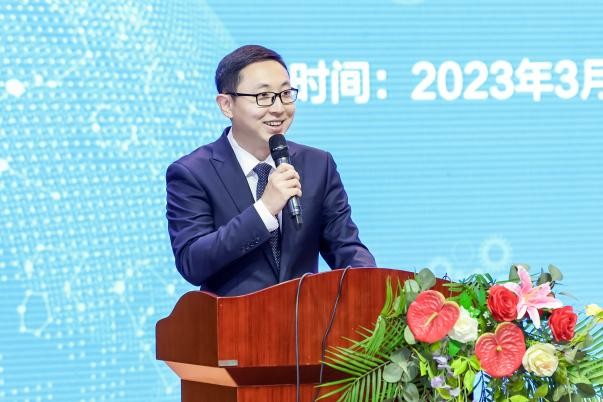 　　图丨主持人 深圳市盐田区教科院智慧融合部部长马瑞