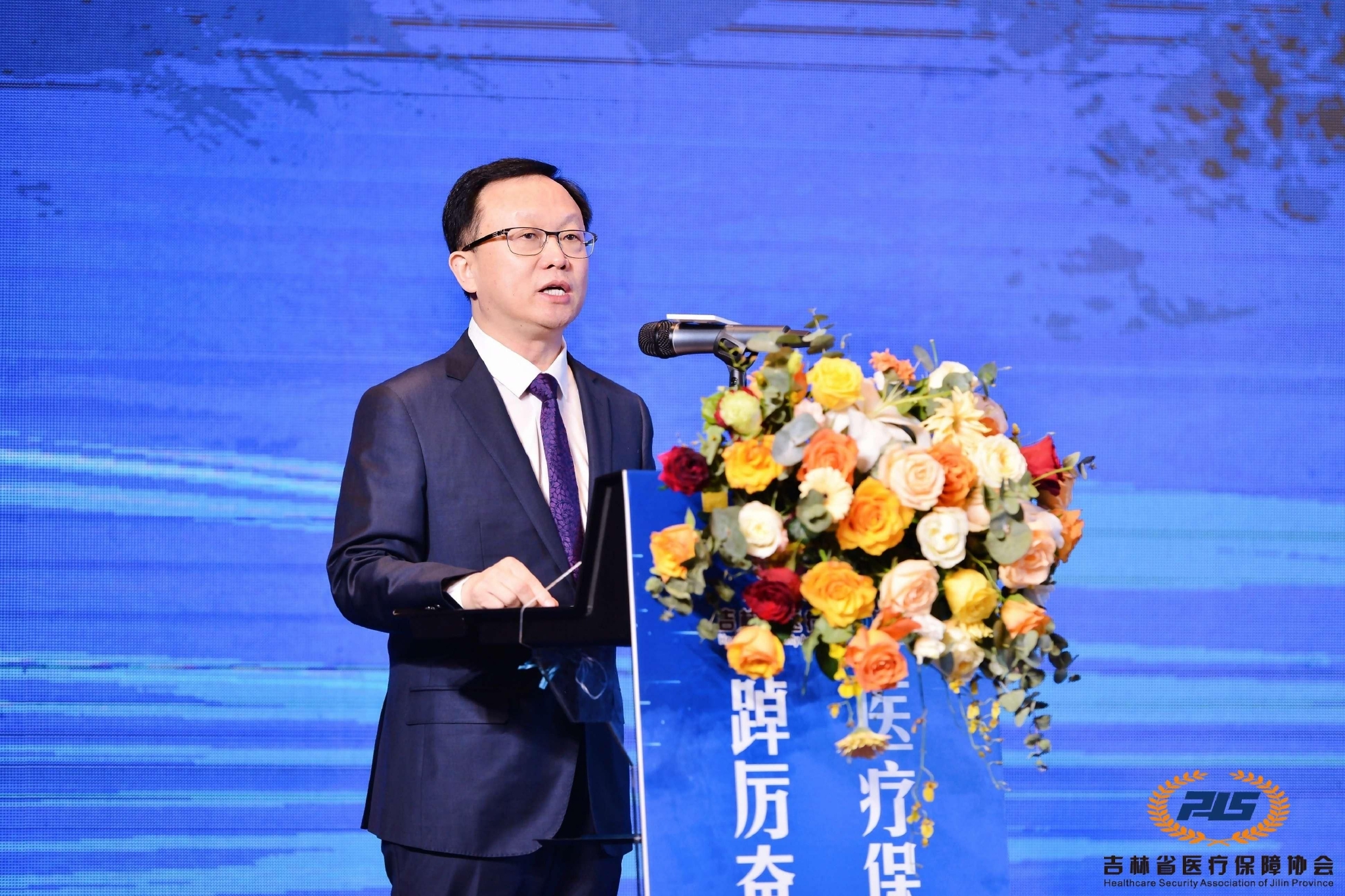 　　(主持人：张晓杰)