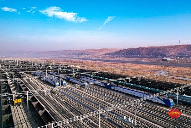 包神铁路货运量年累计突破7000万吨_新浪财经_新浪网