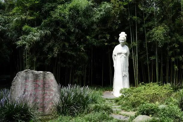 望江楼公园内的薛涛像,图源望江楼公园官网