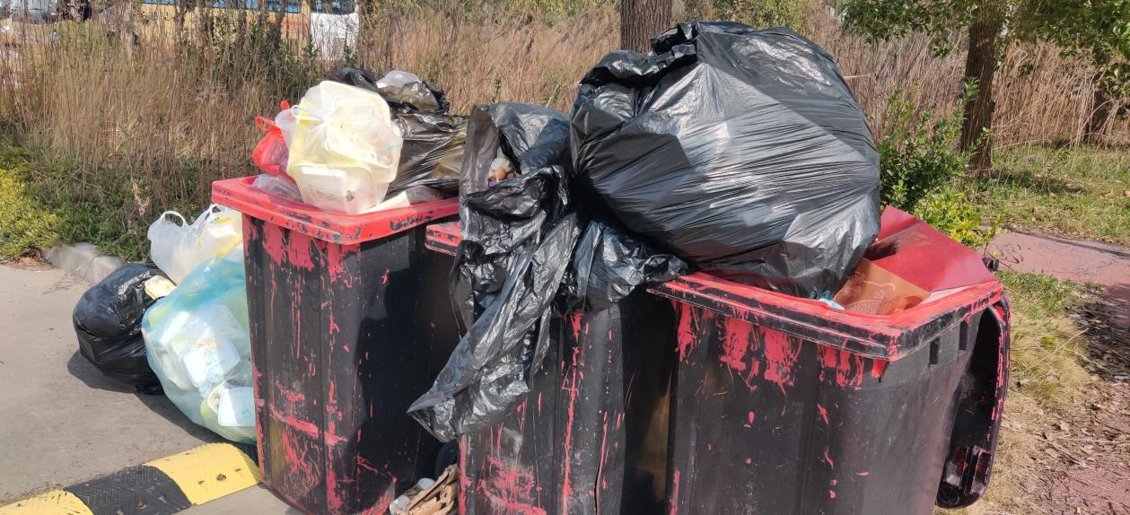 观致汽车有限公司厂区内外，时代周报记者摄