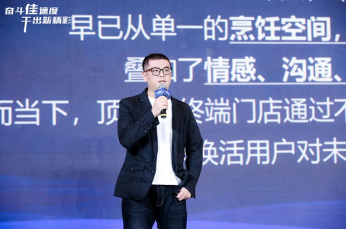 　　奥杰品牌副总经理马宁