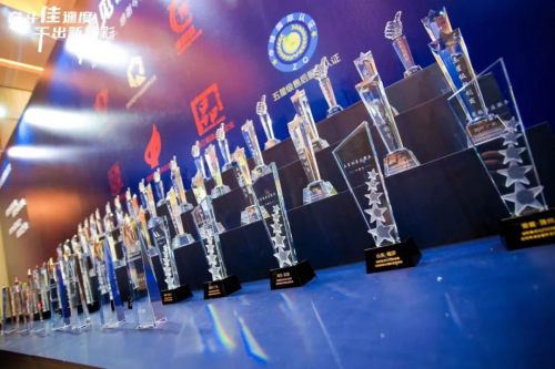 　　佳歌优秀经销商颁奖