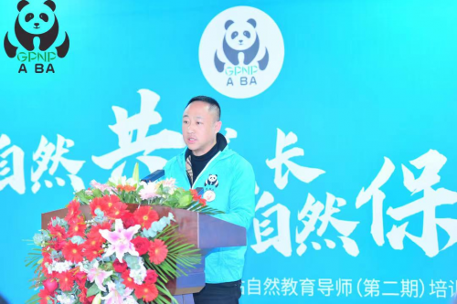 　　汶川县教育局党委委员、副局长 罗敏