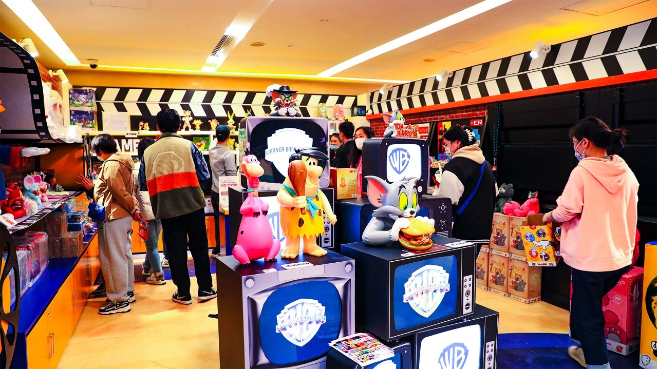 鎏光溢彩 欢聚华年 国贸商城风尚季开启华纳兄弟100周年亚洲首展