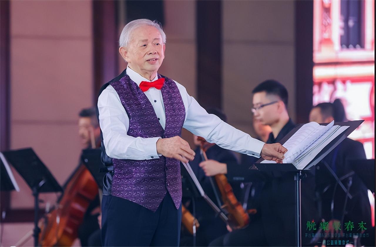 　　(图：上海轻音乐团“春暖”音乐会，为茅粉们带来听觉盛宴)