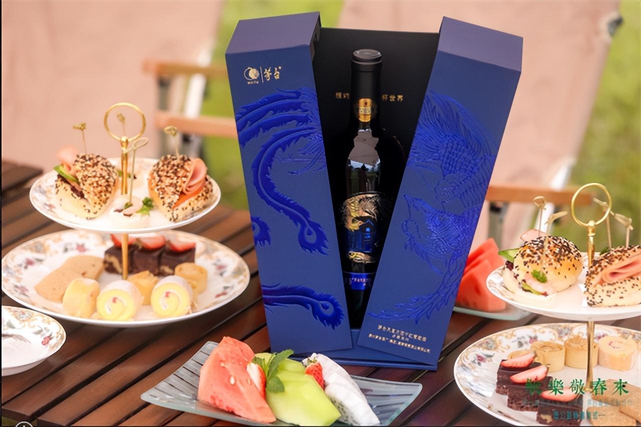 　　(图：风筝手作、春日露营等活动让茅粉们亲密互动)