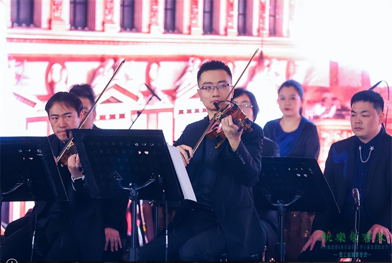 　　(图：上海轻音乐团“春暖”音乐会，为茅粉们带来听觉盛宴)