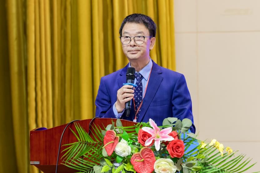 　　图丨深圳市教育装备行业协会会长 彭锦环