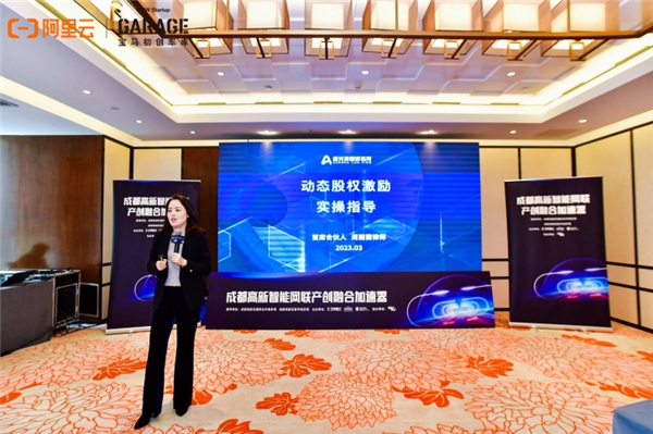 　　极光律所首席合伙人周丽霞