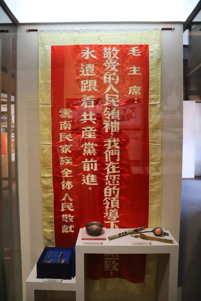 ▲西院展览通过历史图片、实物史料和视频资料等，展现中国共产党自成立以来民族工作的历程。（石建杭 摄）