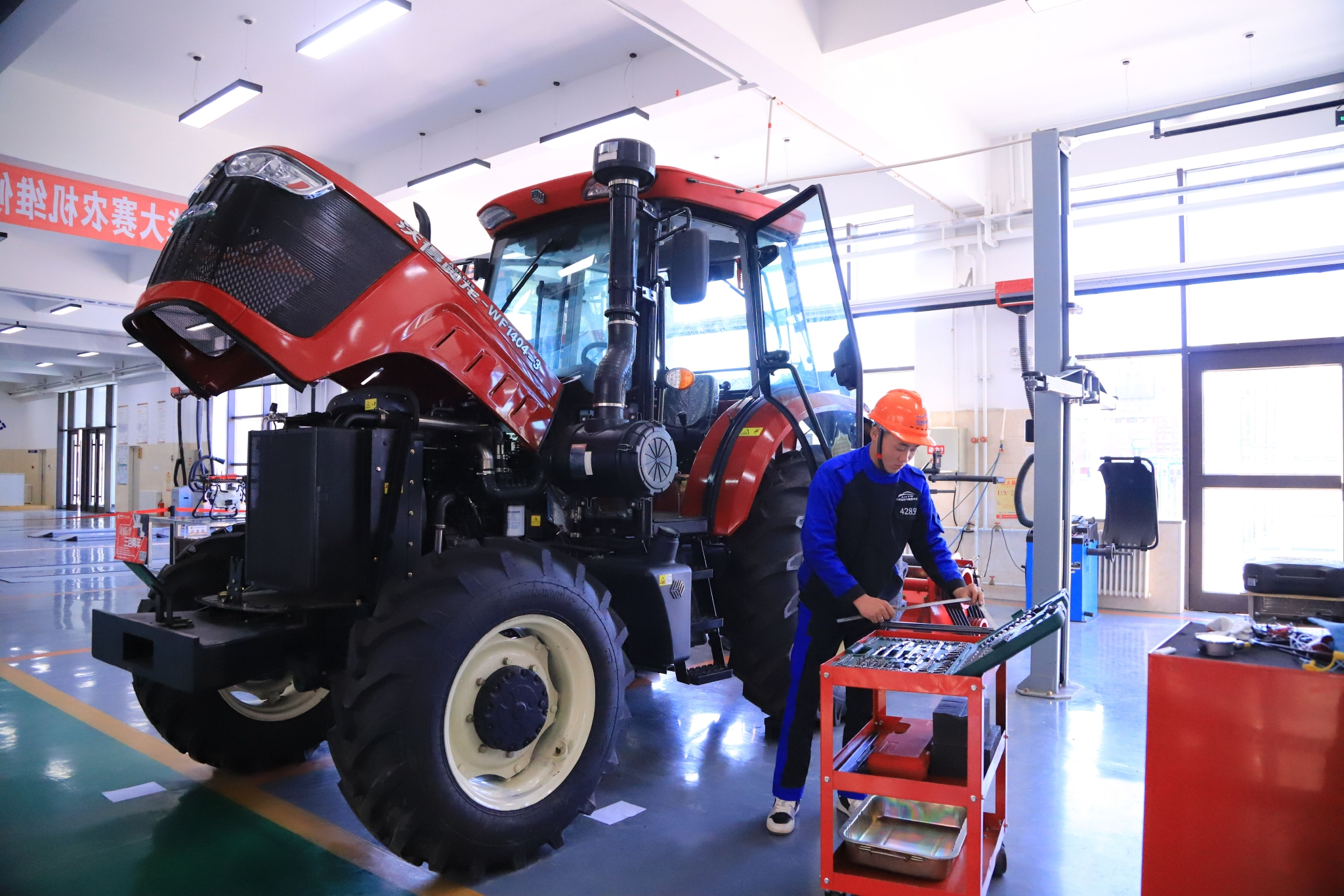 农机维修赛场.陈先达摄