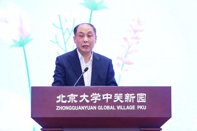 　　中国殡葬协会常务副会长王琦宣读《2023年清明论坛共识》