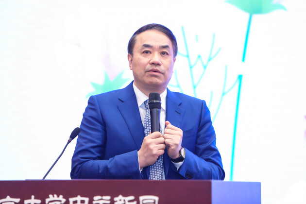 　　北京首钢医院院长顾晋“清明里的诗和远方”