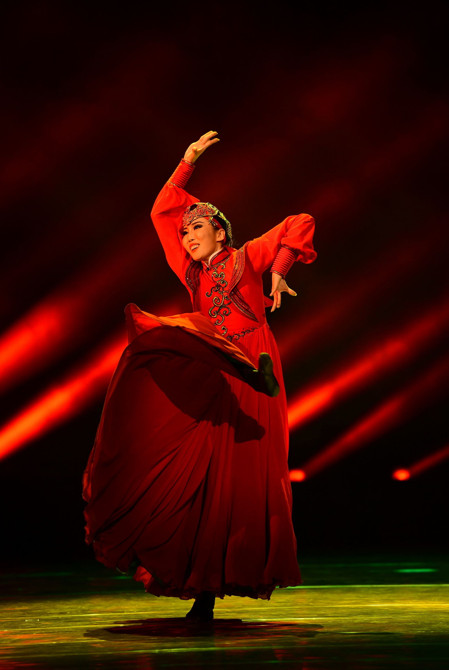 《初升的太阳》内蒙古舞蹈大赛(原中国蒙古舞大赛)是由自治区文学艺术