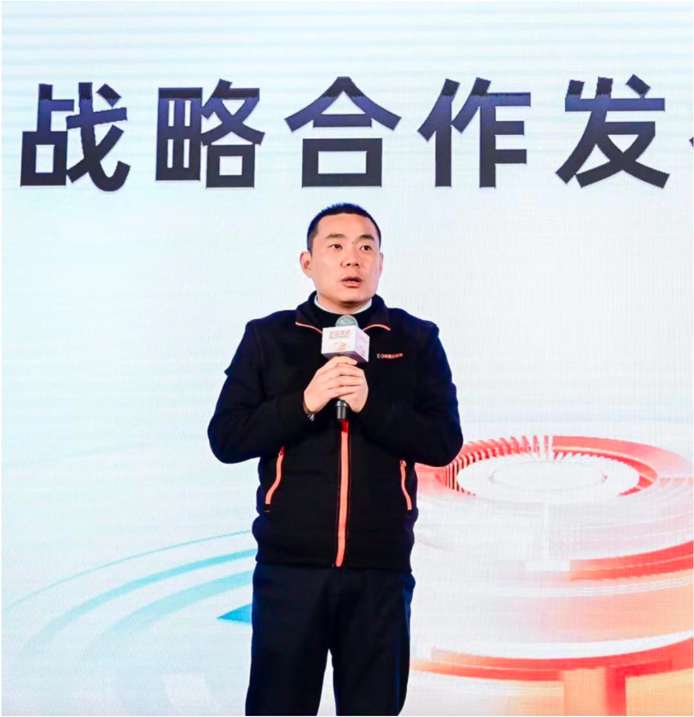 　　阿里巴巴集团副总裁、阿里云数据库事业部负责人李飞飞致辞