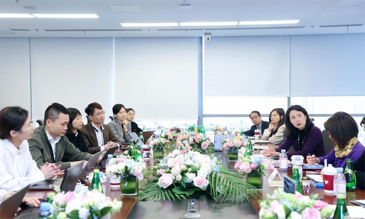 　　(京东健康X雅培医学营养2023年度战略合作会议中合影)