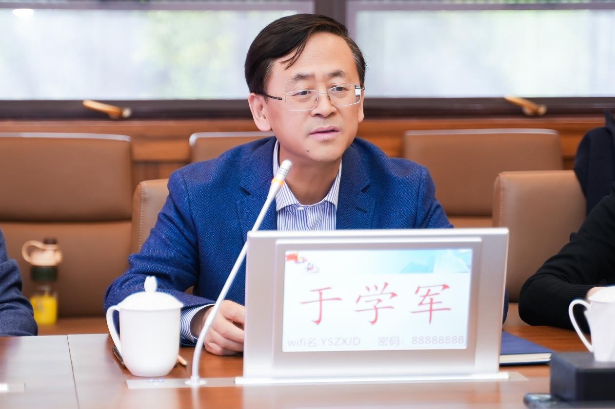 　　中国轻工业联合会副秘书长 于学军