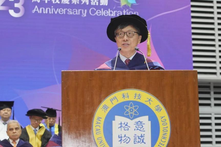 　　▲荣誉博士沈向洋致感谢辞