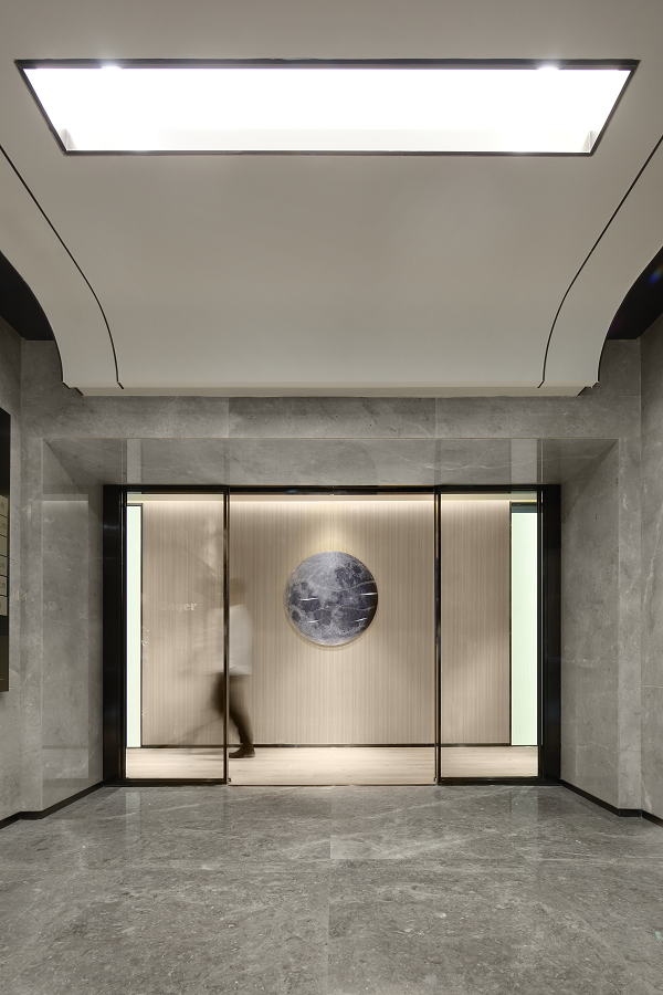 　　精心设计的入户电梯厅