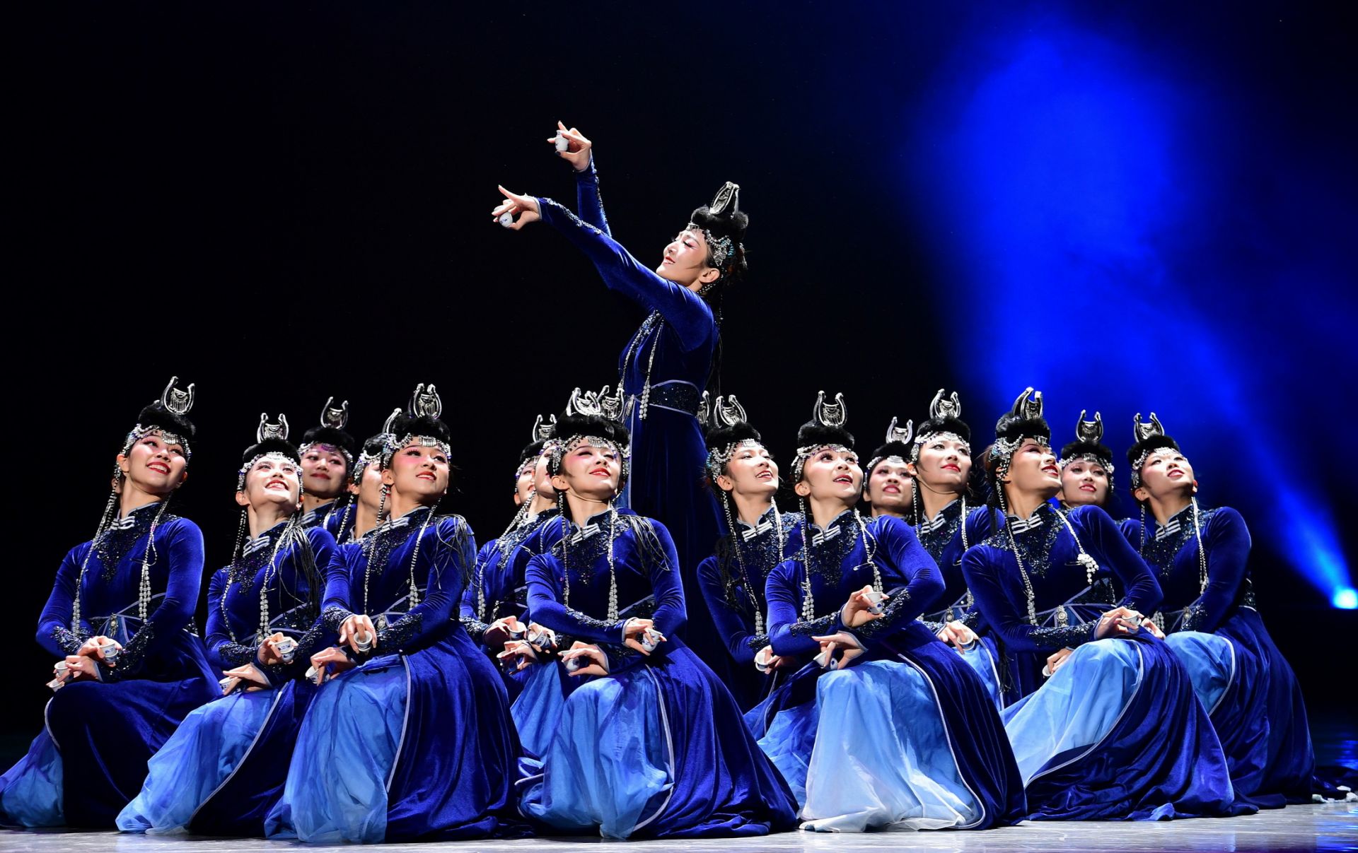 《曲盅人》3月27日,第六届内蒙古舞蹈大赛在鄂尔多斯(11.590,0.39,3.