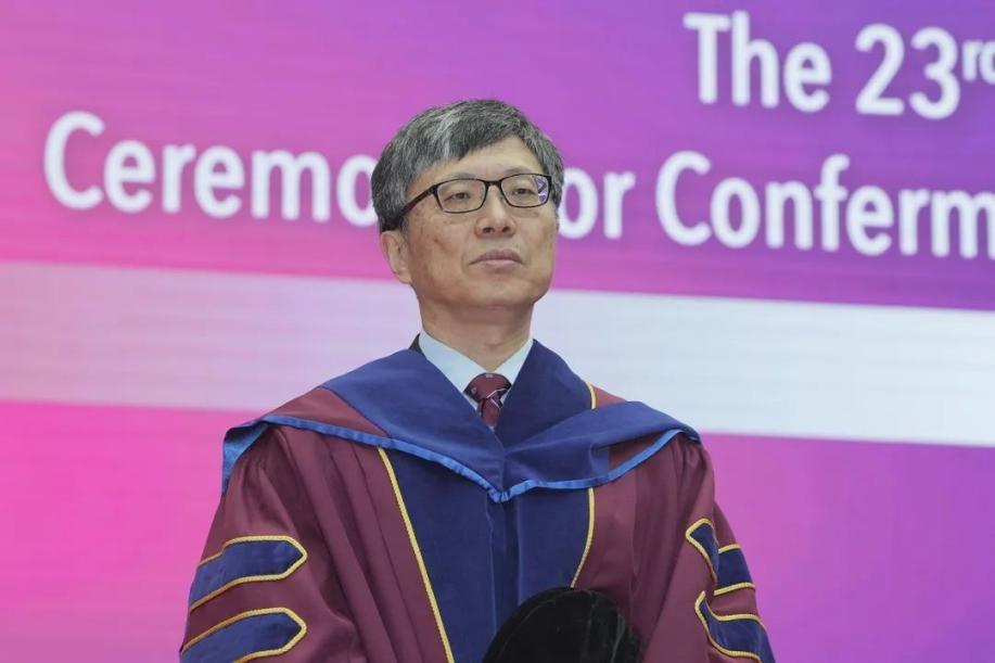 　　▲沈向洋教授获颁授荣誉工学博士学位