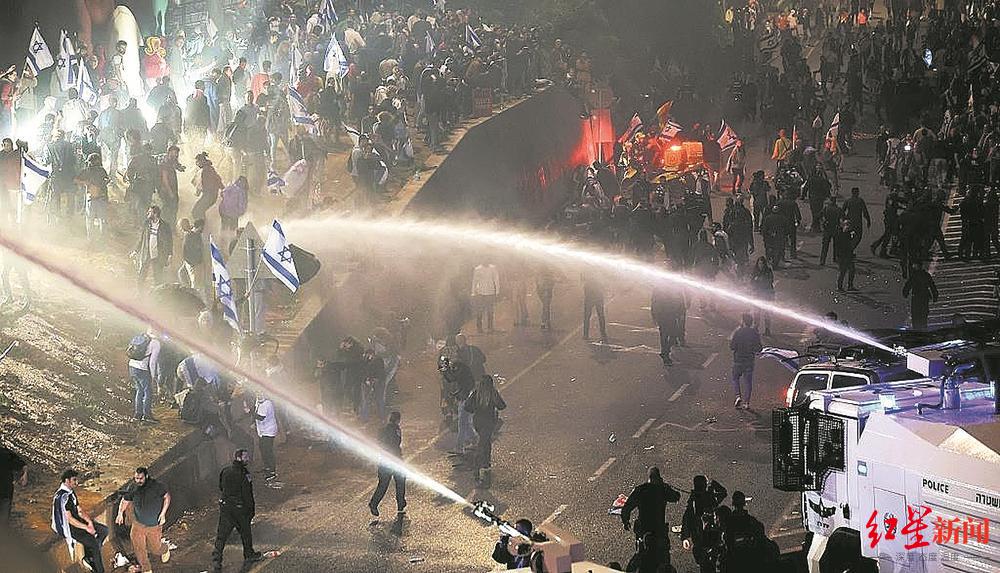 ↑以色列特拉维夫，抗议者与警察发生冲突