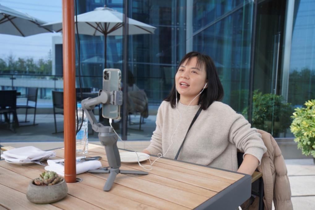 　　(图：崔继蓉在酒店现场拍摄、直播)