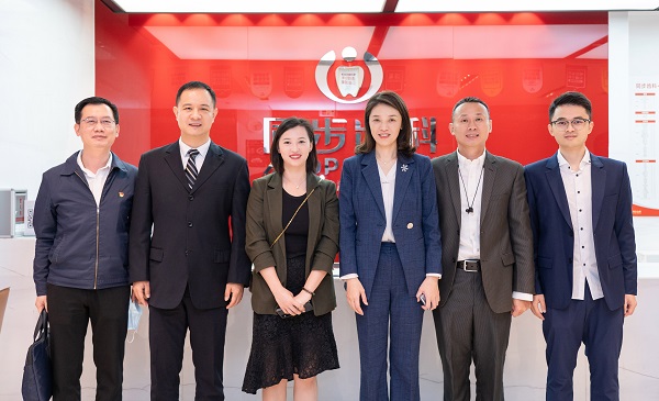 　　活动嘉宾现场合影