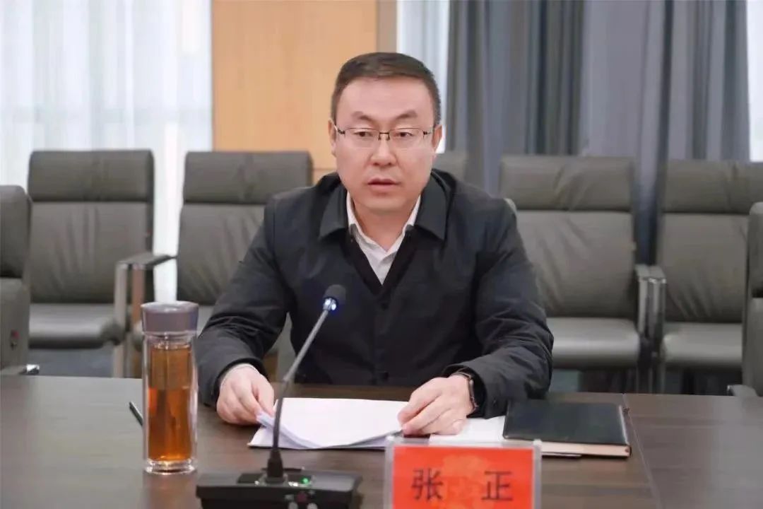 　　张正主持会议、代表领导班子作对照检查并结合会议精神提出要求