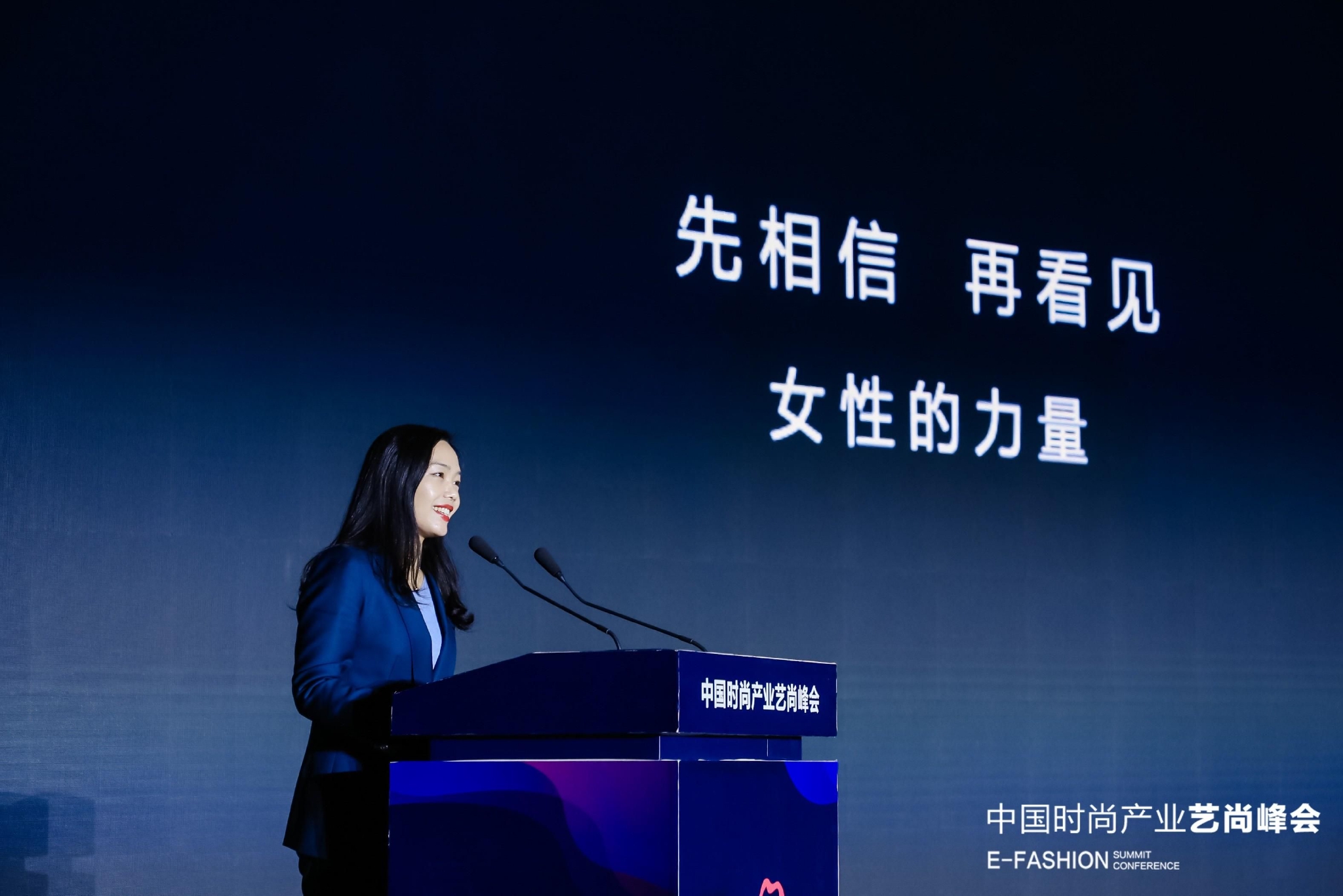 　　(图：衣邦人创始人、董事长兼CEO 方琴做主题分享)