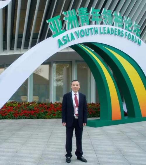 　　翁少全出席亚洲青年领袖论坛