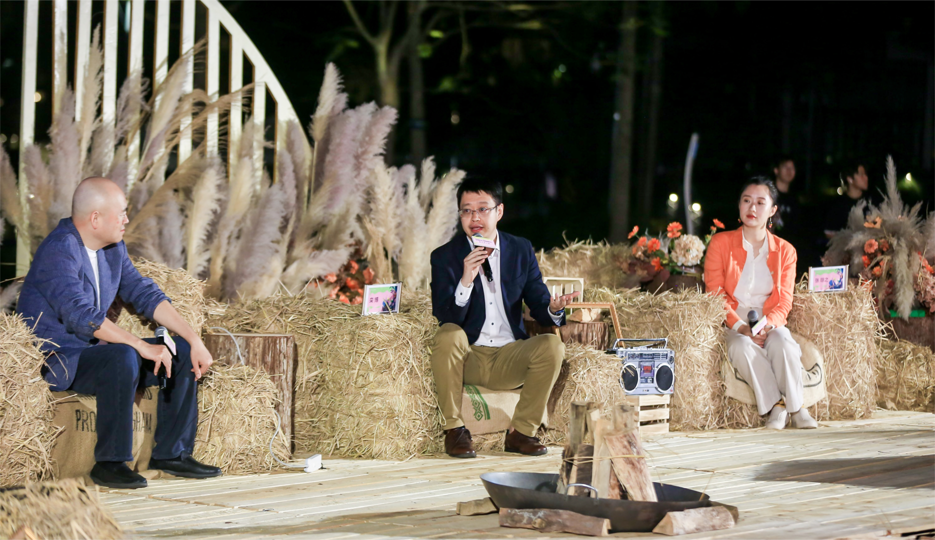 小镇镇长郭德英与嘉宾交流自然教育心得