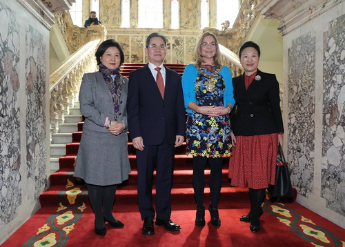 驻英国大使郑泽光会见贝尔法斯特市长布莱克|贝尔法斯特_新浪财经