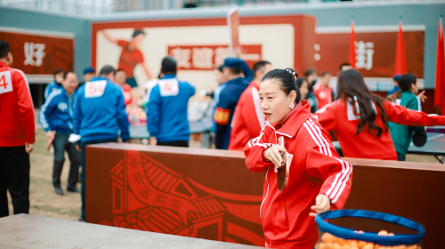 　　(城市品鉴官、媒体代表参加主题日活动)