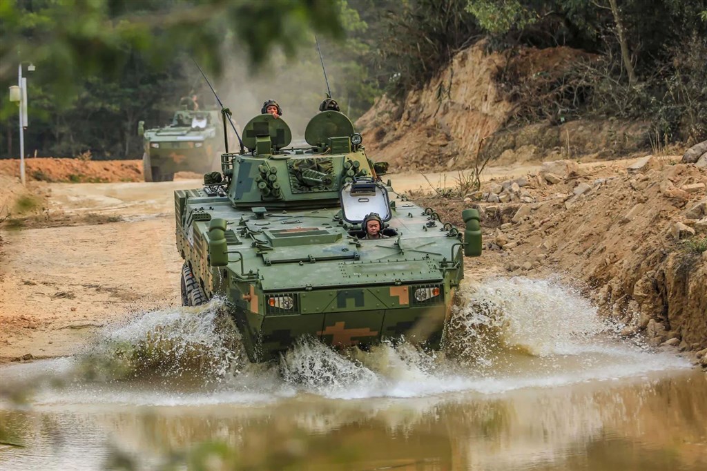 92式步战车升级大八轮驻守东南沿海的一等战功团百车大授装