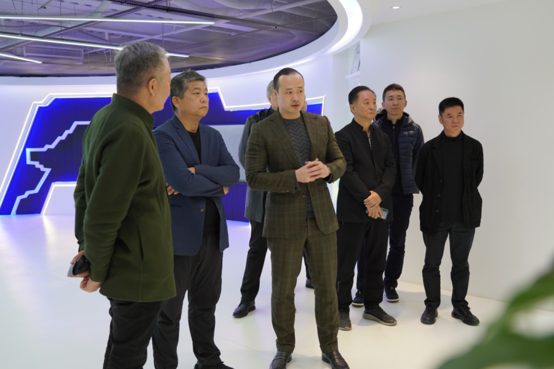 　　调研团参观八分量