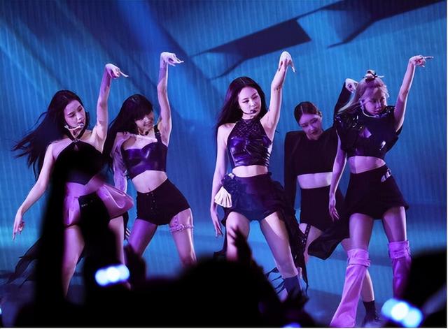 韩国女子偶像组合“BLACKPINK”府上图