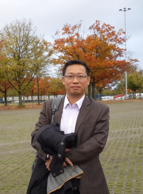 　　东莞市康铭光电科技有限公司 CEO、中管院商学院客座教授 向绪平