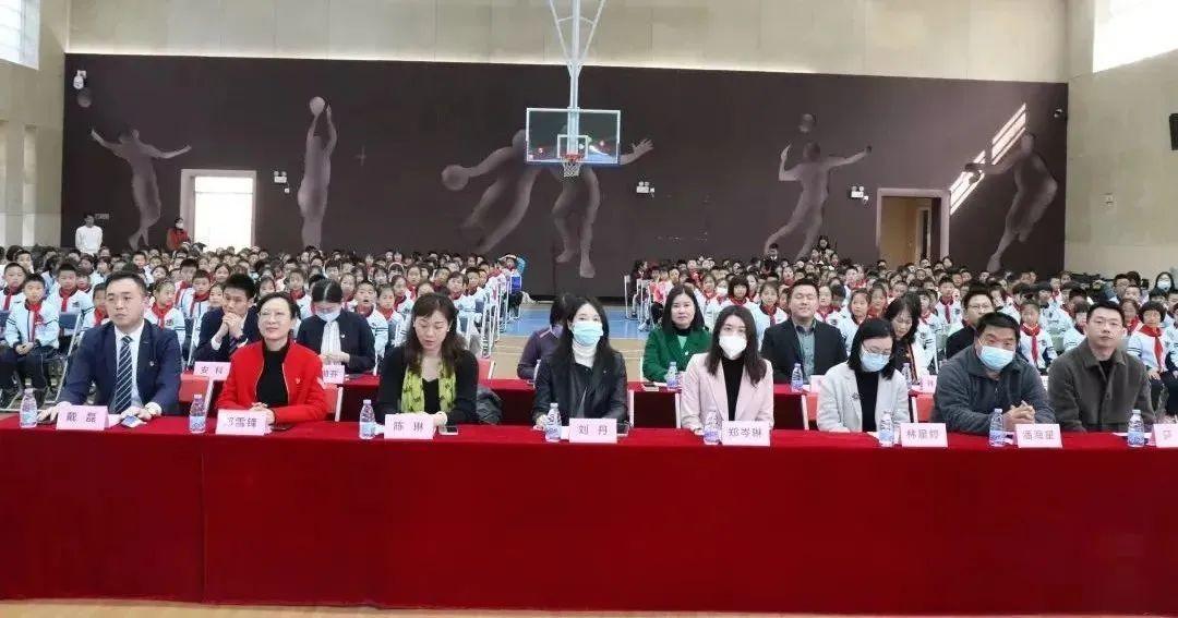 　　(来源：新视线)