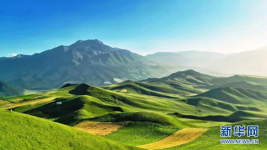 (资料图)海北藏族自治州祁连县牛心山.新华网发(铁维真摄)