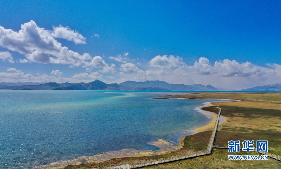 (资料图)航拍果洛藏族自治州冬格措纳湖.新华网发宋忠勇摄