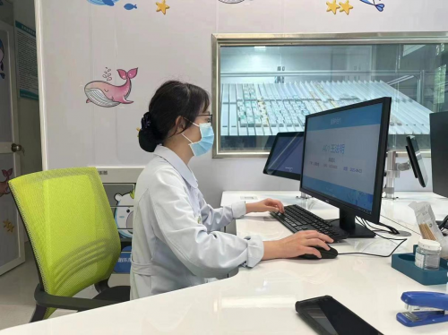 　　金岭社康社区卫生服务中心落地AI自动化疫苗工作站