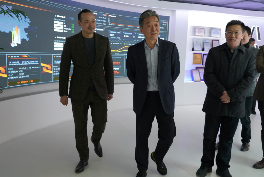 　　王刚走访八分量