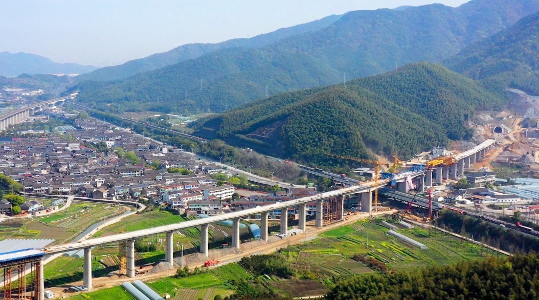 金甬铁路跨甬台温铁路特大桥连续梁合龙|铁路_新浪财经_新浪网