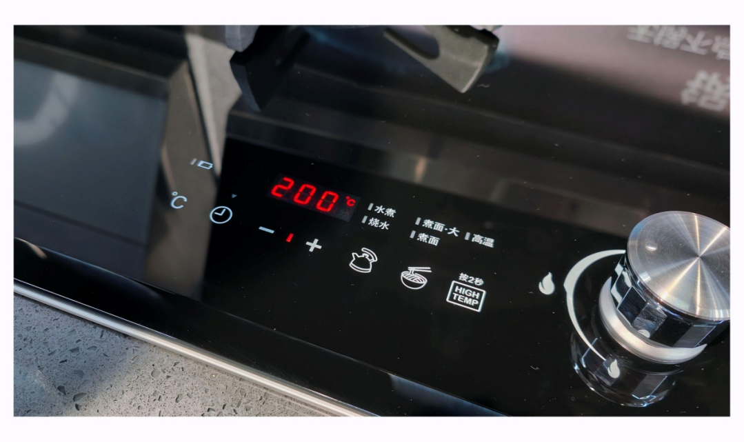 　　林内星厨系列美食灶拥有“控时”“控温”功能