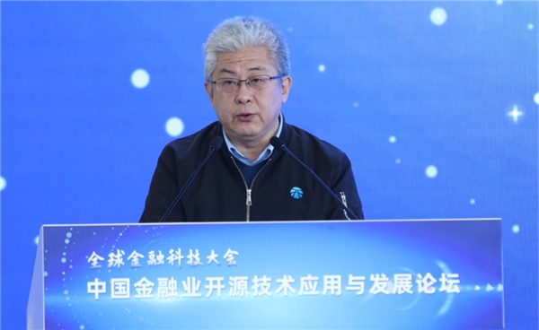 　　开放原子开源基金会理事长孙文龙致辞