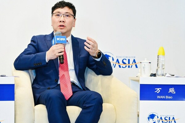 　　荣耀终端有限公司董事长万飚