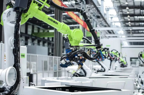 　　中联智慧产业城土方机械园区中大挖生产车间