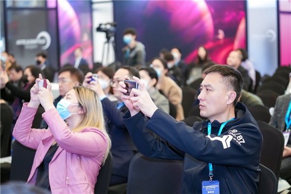 　　(来源：新视线)